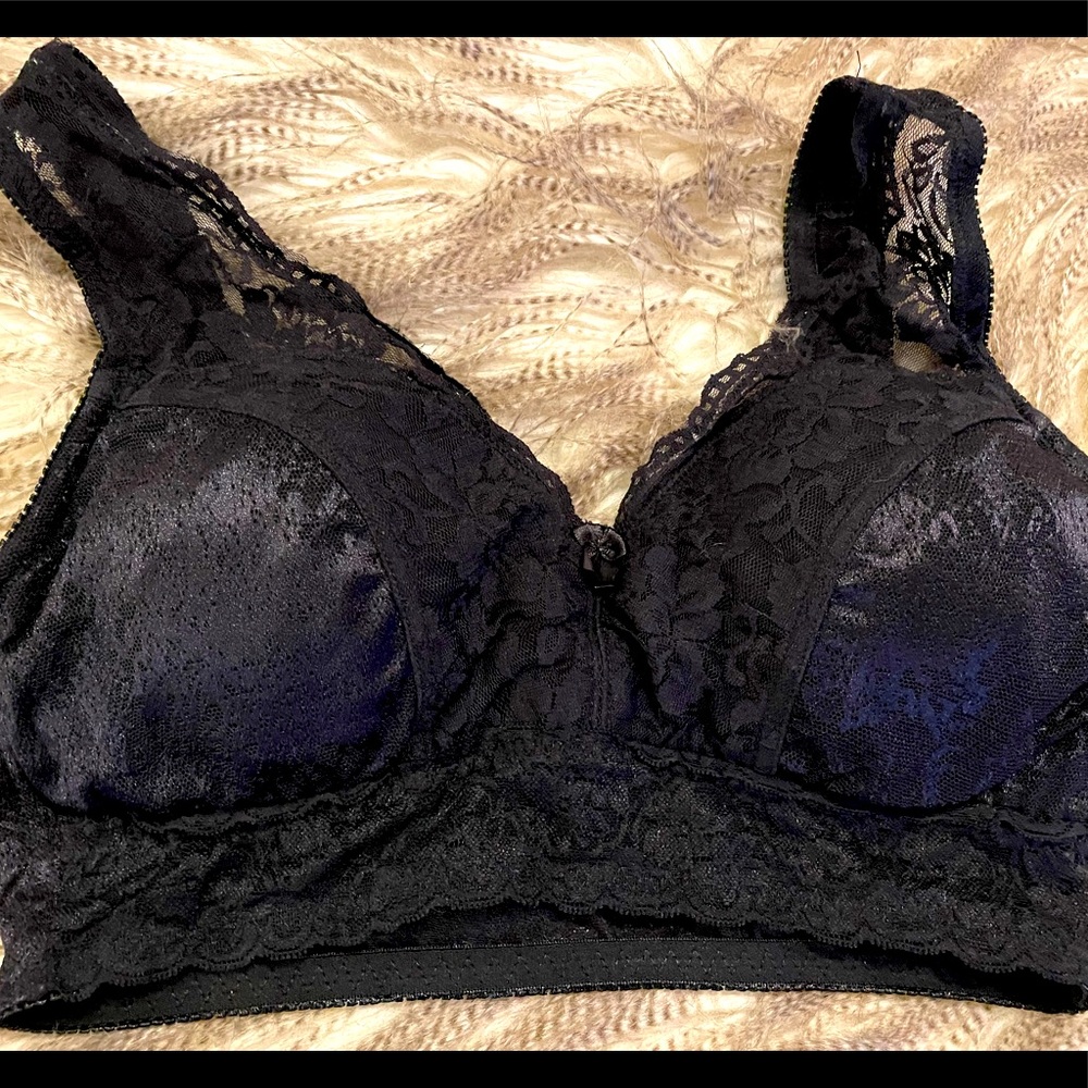 ⭐️Black lace no-wire bra